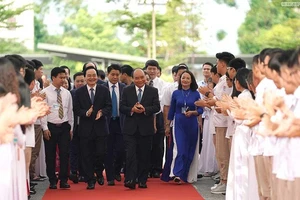 Thủ tướng: Dạy chữ quan trọng, dạy đức càng quan trọng hơn