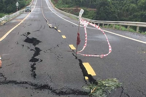 Đường 250 tỉ đồng nứt toác: Đang tìm nguyên nhân
