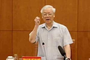 Kiên định mục tiêu lý tưởng, đồng thời phải sáng tạo