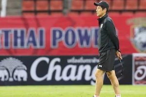 Fan Thái ủng hộ HLV Akira Nishino