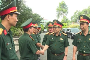 Clip: Đại tướng Ngô Xuân Lịch thăm Bệnh viện Quân y 175