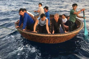 41 ngư dân sống sót sau 31 giờ trên biển