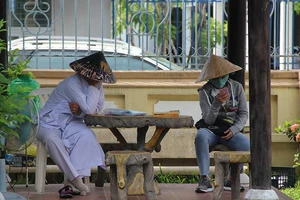 Các chiêu lách luật của hướng dẫn viên người Hàn