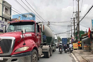 Lo tắc đường khi Cát Lái tăng hạn mức tàu cập cảng