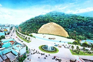 Bình Định muốn tạc bức phù điêu vào vách núi