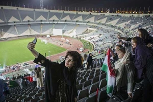 Từ vụ tự thiêu đến trách nhiệm của chủ tịch FIFA