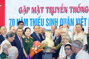 Thủ tướng dự kỷ niệm 70 năm thành lập Trường Thiếu sinh quân 
