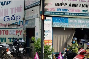 Tiệm photocopy kiêm làm sổ đăng kiểm giả cho ô tô