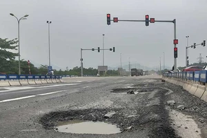 Cao tốc Đà Nẵng - Quảng Ngãi lại hư hỏng