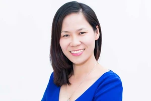 Nữ doanh nhân bán bánh tráng trộn cho người Mỹ