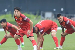 Bóng đá Việt Nam phải nỗ lực mới gặp may!