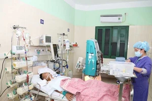 ‘Doanh nghiệp hóa bệnh viện là sai lầm nghiêm trọng’