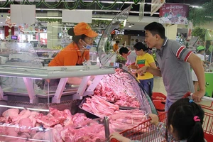 Giá heo tăng chóng mặt, thương lái lùng mua