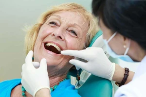 Người nước ngoài đổ xô đến TP.HCM làm răng