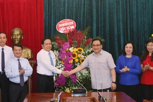 Ủy ban Trung ương MTTQ chúc mừng 65 năm ngày giải phóng Thủ đô