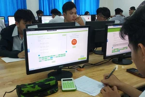 Chạy nước rút cho HS thi THPT quốc gia trên máy tính