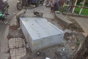 Tủ điện ngã rồi!