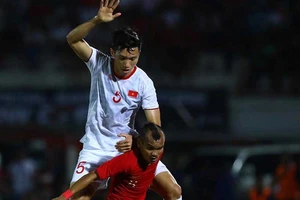 Tí hon và người khổng lồ