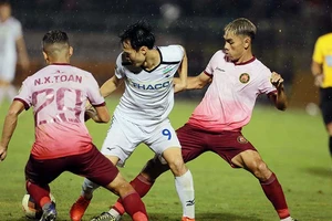 Tuyển thủ quốc gia về CLB chống rớt hạng