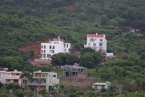 Nhiều dự án trái phép bủa vây thắng cảnh núi Cô Tiên