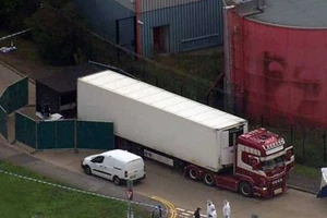 Phát hiện 39 thi thể trong xe container ở Anh