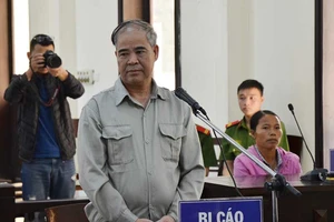 Cựu hiệu trưởng xâm hại tình dục nam sinh bị 8 năm tù