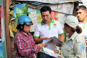 Dân hào hứng với chương trình ‘đổi rác lấy quà’