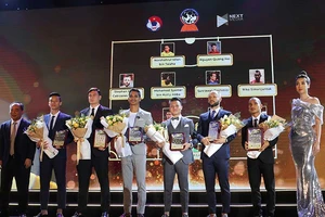 Ông Park và Quang Hải nhận giải AFF Awards
