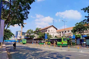 Người dân đi xe buýt sẽ được giữ xe miễn phí