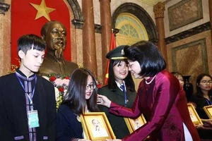 Tuyên dương học sinh, thanh niên dân tộc thiểu số xuất sắc