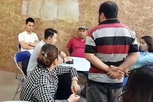 Nhiều khách hàng tập trung đến công ty địa ốc đòi lại tiền