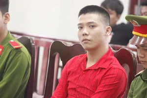 Sát hại mẹ ruột vì ngáo đá, xin tòa xử tử hình