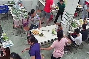 Đòi nợ thuê: Nhu cầu có thật, sao phải cấm?