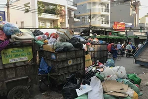 Lý do giá thu gom rác tăng gần gấp đôi