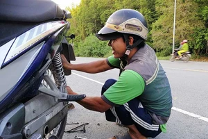 Cứu hộ xe ở đường Rừng Sác, không tiền vẫn giúp