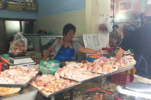 Sau heo đến lượt lo sốt giá gà