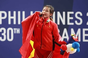 Phút ‘bù giờ’ ấn tượng của lực sĩ tuổi 20 Hồng Thanh