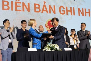 Đằng sau việc bầu Hiển bắt tay Amazon