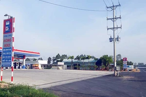 Chưa báo cáo vụ lấn chiếm đất đường dẫn cầu Vàm Cống