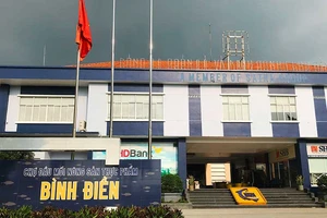 Gay cấn vụ thiếu niên gí dao đòi 25 triệu