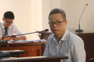 Cựu bí thư Bến Cát phủ nhận cáo trạng