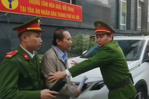 Áp giải các bị cáo vụ AVG về trại giam sau ngày xét xử