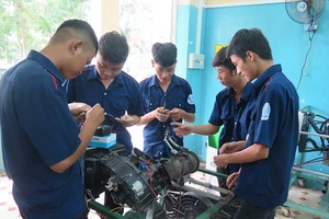 'Đi học đại cho đỡ làm thuê’!