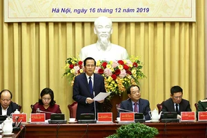 Lương chồng có thể chuyển thẳng vào tài khoản vợ