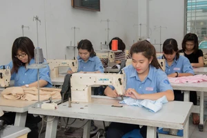 Trường Trung cấp nghề kỹ thuật công nghệ Hùng Vương hỗ trợ học sinh làm thêm kiếm thu nhập