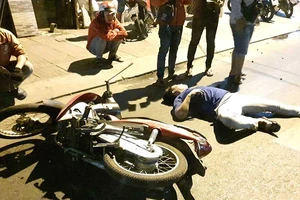 Nhóm xe ôm tình nguyện giúp… người say xỉn