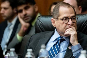 Càng trì hoãn, cơ hội luận tội ông Trump càng xa vời