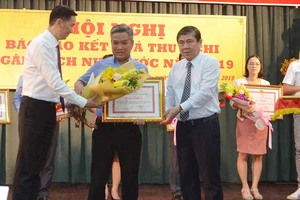 Năm đầu tiên TP.HCM thu ngân sách vượt 400.000 tỉ đồng