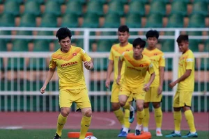 Đình Trọng ra sân trong trận U-23 VN thua U-23 Bahrain 1-2