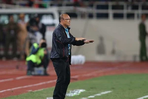 Cơn đau đầu không dễ chịu của ông Park!